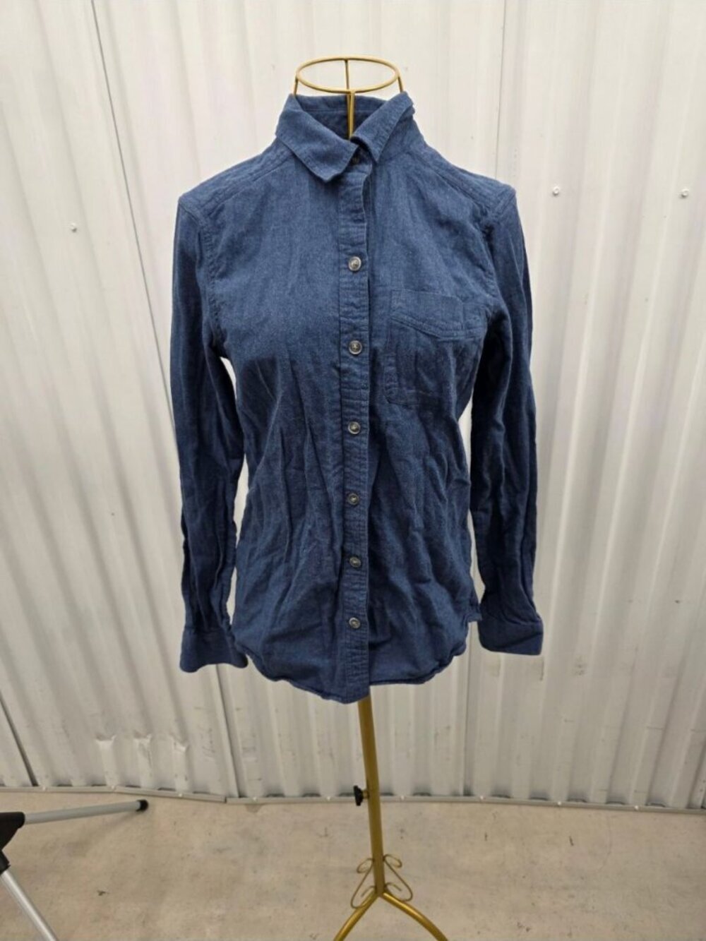 Eddie Bauer Women's Blue XS 100% Cotton Chambray Button Up Shirt Top